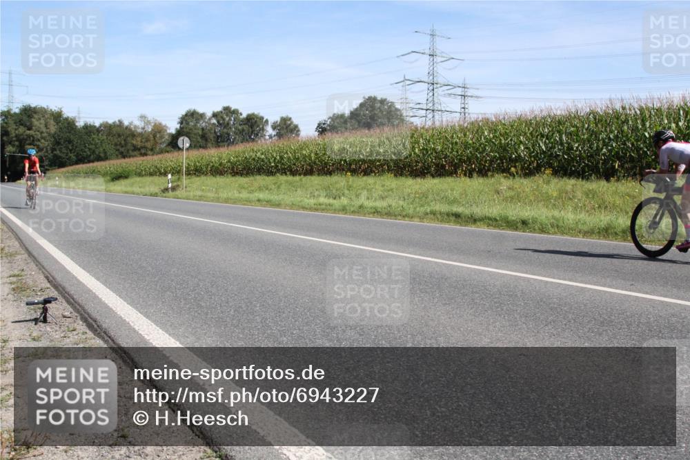 01.09.2024 - 17. Tribühne Triathlon H.Heesch http://msf.ph/oto/6943227 01.09.2024 11:28:35 Radfahren 322, 408, 467, 491 meine-sportfotos.de