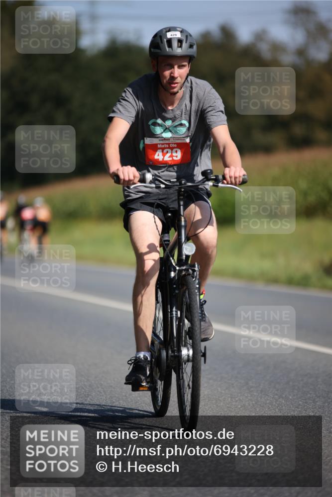 01.09.2024 - 17. Tribühne Triathlon H.Heesch http://msf.ph/oto/6943228 01.09.2024 11:30:36 Radfahren 360, 405, 429, 516, 519 meine-sportfotos.de