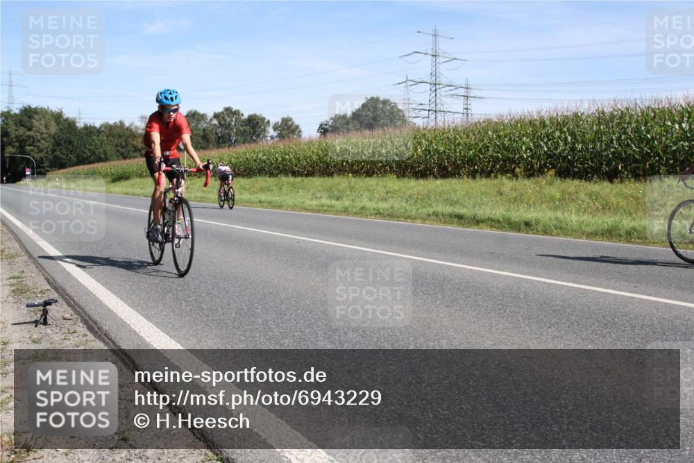01.09.2024 - 17. Tribühne Triathlon H.Heesch http://msf.ph/oto/6943229 01.09.2024 11:28:37 Radfahren 322, 337, 408, 467, 491 meine-sportfotos.de