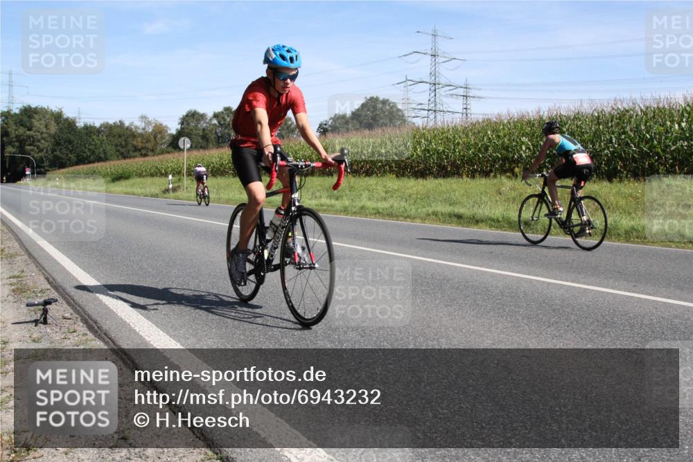 01.09.2024 - 17. Tribühne Triathlon H.Heesch http://msf.ph/oto/6943232 01.09.2024 11:28:37 Radfahren 322, 337, 408, 467, 491 meine-sportfotos.de