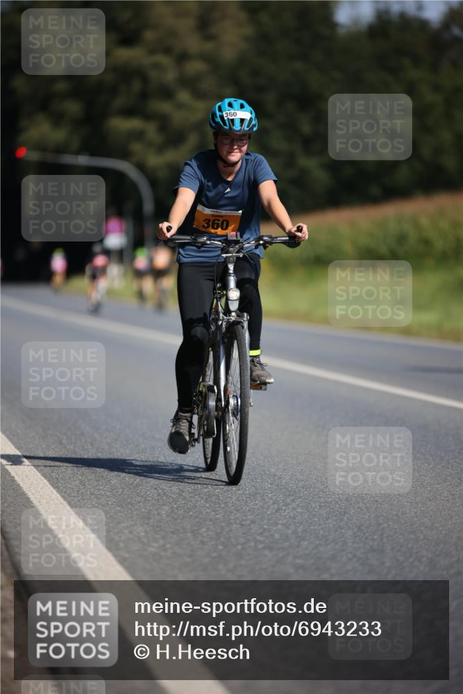 01.09.2024 - 17. Tribühne Triathlon H.Heesch http://msf.ph/oto/6943233 01.09.2024 11:30:39 Radfahren 360, 405, 429, 516, 531 meine-sportfotos.de