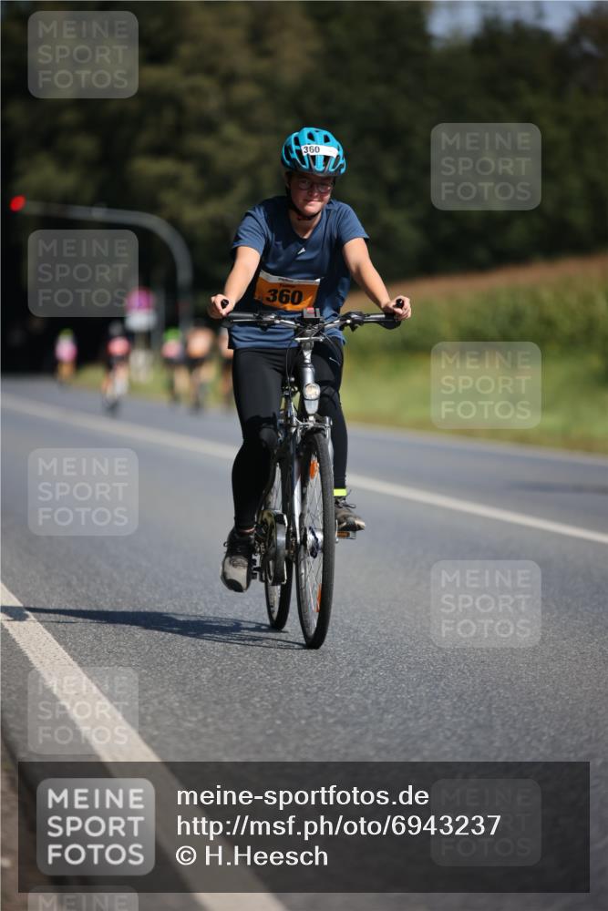 01.09.2024 - 17. Tribühne Triathlon H.Heesch http://msf.ph/oto/6943237 01.09.2024 11:30:39 Radfahren 360, 405, 429, 516, 531 meine-sportfotos.de