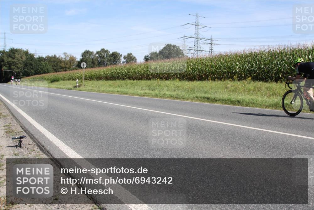 01.09.2024 - 17. Tribühne Triathlon H.Heesch http://msf.ph/oto/6943242 01.09.2024 11:28:48 Radfahren 479, 487 meine-sportfotos.de