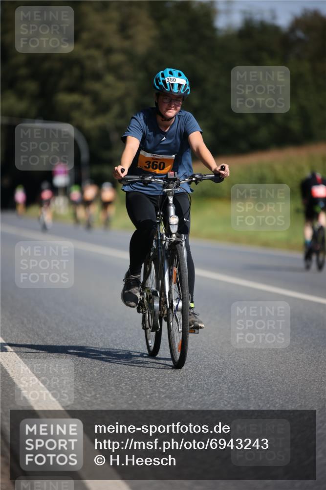01.09.2024 - 17. Tribühne Triathlon H.Heesch http://msf.ph/oto/6943243 01.09.2024 11:30:39 Radfahren 360, 405, 429, 516, 531 meine-sportfotos.de