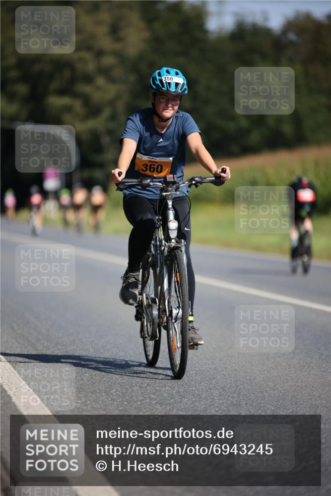 01.09.2024 - 17. Tribühne Triathlon H.Heesch http://msf.ph/oto/6943245 01.09.2024 11:30:39 Radfahren 360, 405, 429, 516, 531 meine-sportfotos.de
