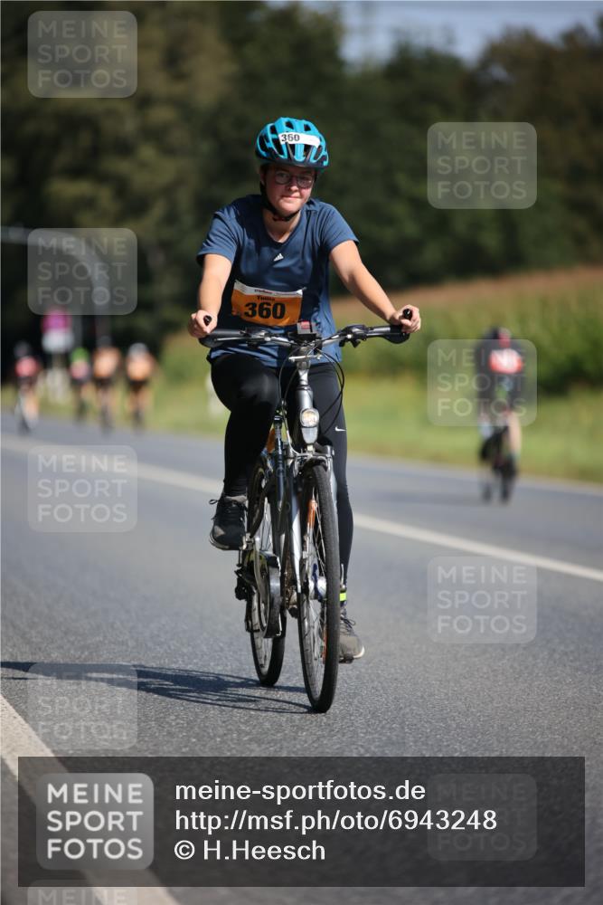 01.09.2024 - 17. Tribühne Triathlon H.Heesch http://msf.ph/oto/6943248 01.09.2024 11:30:39 Radfahren 360, 405, 429, 516, 531 meine-sportfotos.de