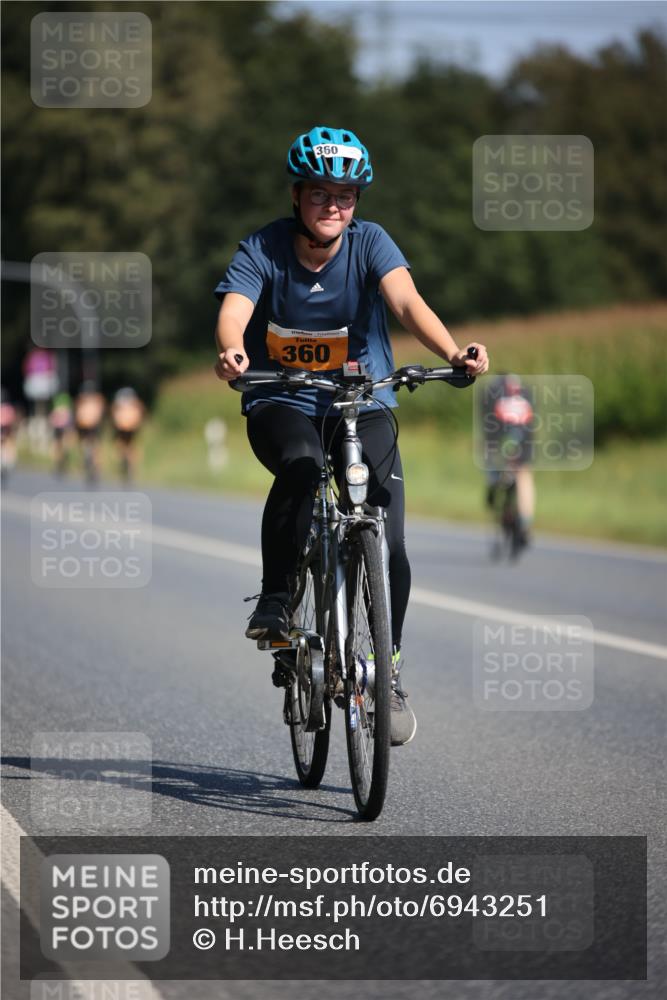 01.09.2024 - 17. Tribühne Triathlon H.Heesch http://msf.ph/oto/6943251 01.09.2024 11:30:39 Radfahren 360, 405, 429, 516, 531 meine-sportfotos.de