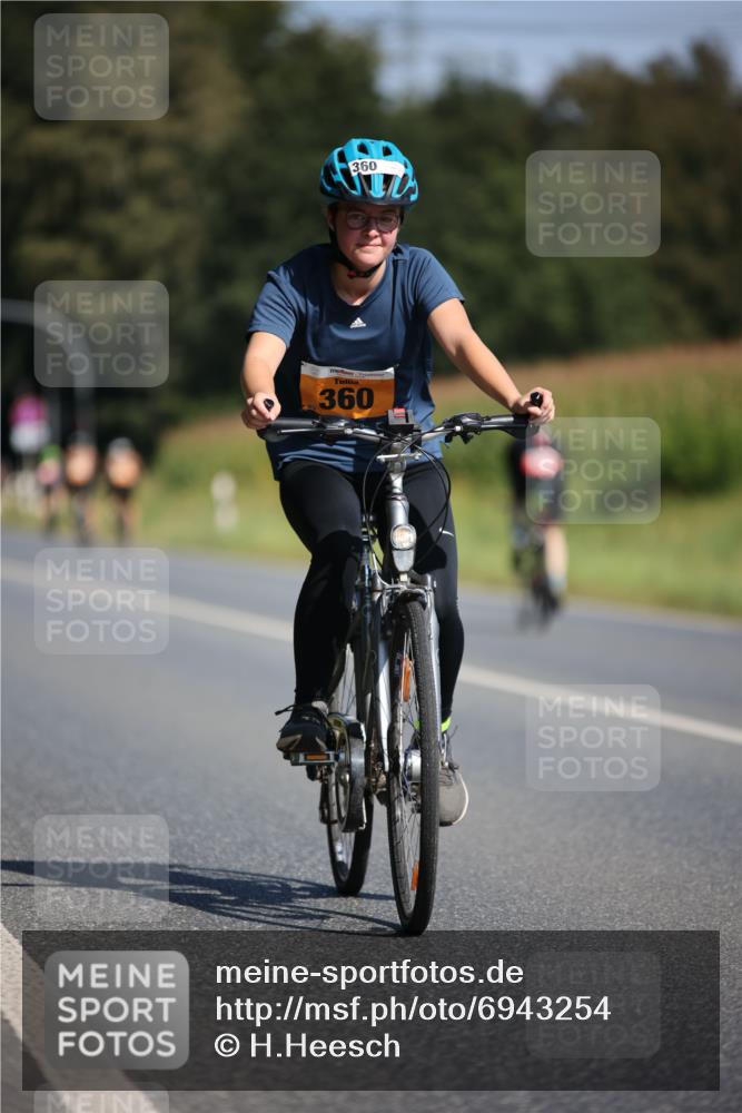 01.09.2024 - 17. Tribühne Triathlon H.Heesch http://msf.ph/oto/6943254 01.09.2024 11:30:39 Radfahren 360, 405, 429, 516, 531 meine-sportfotos.de