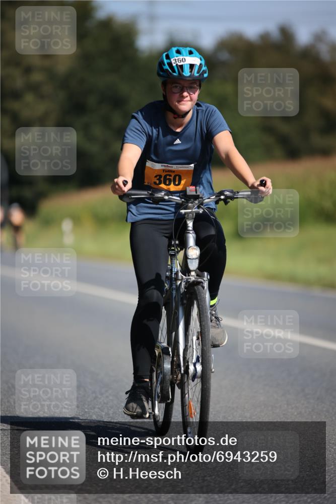 01.09.2024 - 17. Tribühne Triathlon H.Heesch http://msf.ph/oto/6943259 01.09.2024 11:30:39 Radfahren 360, 405, 429, 516, 531 meine-sportfotos.de