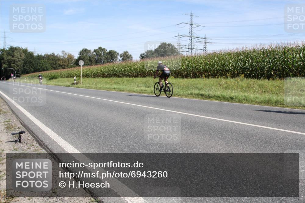 01.09.2024 - 17. Tribühne Triathlon H.Heesch http://msf.ph/oto/6943260 01.09.2024 11:29:07 Radfahren 421, 444, 555, 559 meine-sportfotos.de