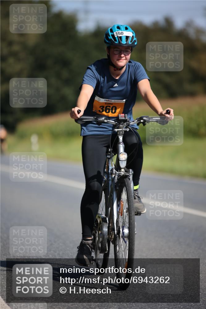 01.09.2024 - 17. Tribühne Triathlon H.Heesch http://msf.ph/oto/6943262 01.09.2024 11:30:40 Radfahren 360, 405, 433, 531 meine-sportfotos.de
