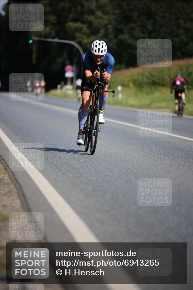 01.09.2024 - 17. Tribühne Triathlon H.Heesch http://msf.ph/oto/6943265 01.09.2024 11:30:49 Radfahren 319, 403, 433, 471, 512, 531, 562 meine-sportfotos.de