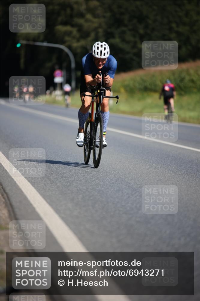 01.09.2024 - 17. Tribühne Triathlon H.Heesch http://msf.ph/oto/6943271 01.09.2024 11:30:49 Radfahren 319, 403, 433, 471, 512, 531, 562 meine-sportfotos.de