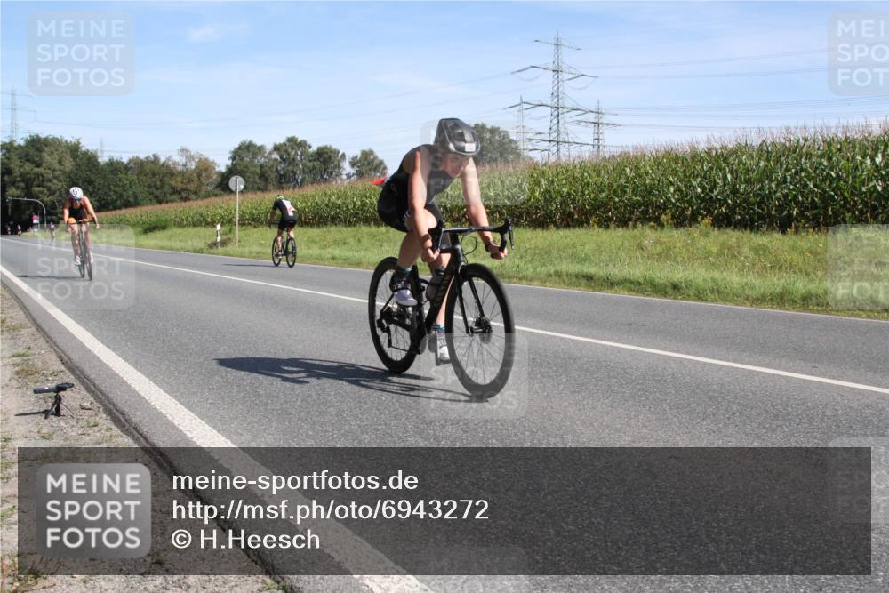 01.09.2024 - 17. Tribühne Triathlon H.Heesch http://msf.ph/oto/6943272 01.09.2024 11:29:23 Radfahren 320, 380, 438, 500 meine-sportfotos.de