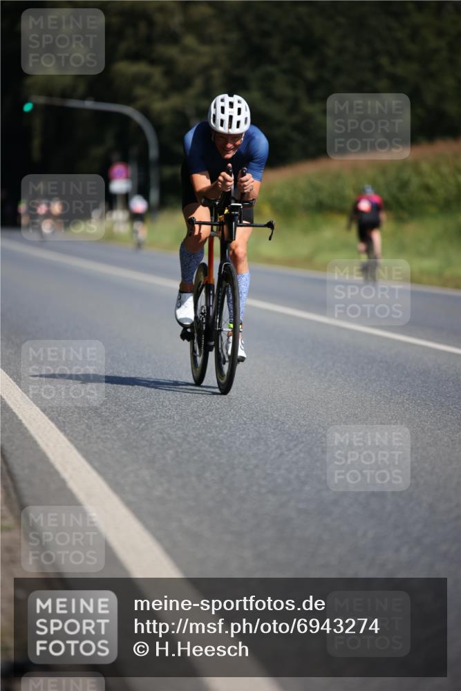 01.09.2024 - 17. Tribühne Triathlon H.Heesch http://msf.ph/oto/6943274 01.09.2024 11:30:49 Radfahren 319, 403, 433, 471, 512, 531, 562 meine-sportfotos.de