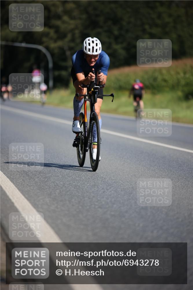 01.09.2024 - 17. Tribühne Triathlon H.Heesch http://msf.ph/oto/6943278 01.09.2024 11:30:49 Radfahren 319, 403, 433, 471, 512, 531, 562 meine-sportfotos.de