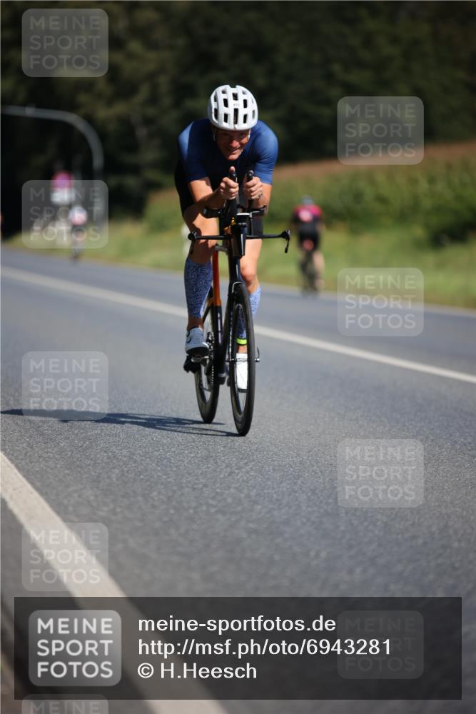 01.09.2024 - 17. Tribühne Triathlon H.Heesch http://msf.ph/oto/6943281 01.09.2024 11:30:49 Radfahren 319, 403, 433, 471, 512, 531, 562 meine-sportfotos.de