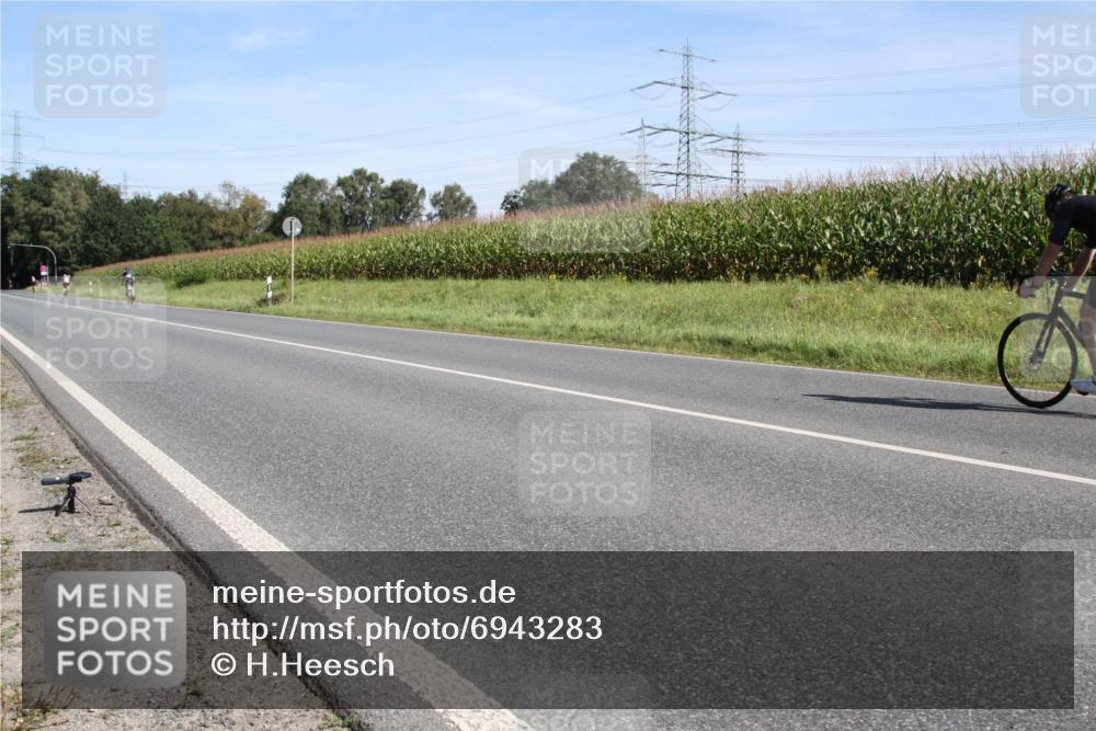 01.09.2024 - 17. Tribühne Triathlon H.Heesch http://msf.ph/oto/6943283 01.09.2024 11:29:36 Radfahren 490 meine-sportfotos.de