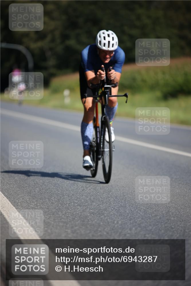 01.09.2024 - 17. Tribühne Triathlon H.Heesch http://msf.ph/oto/6943287 01.09.2024 11:30:50 Radfahren 319, 403, 433, 471, 512, 562 meine-sportfotos.de