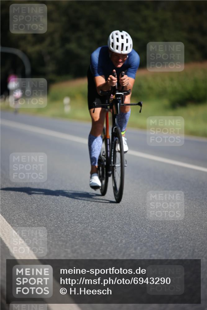 01.09.2024 - 17. Tribühne Triathlon H.Heesch http://msf.ph/oto/6943290 01.09.2024 11:30:50 Radfahren 319, 403, 433, 471, 512, 562 meine-sportfotos.de