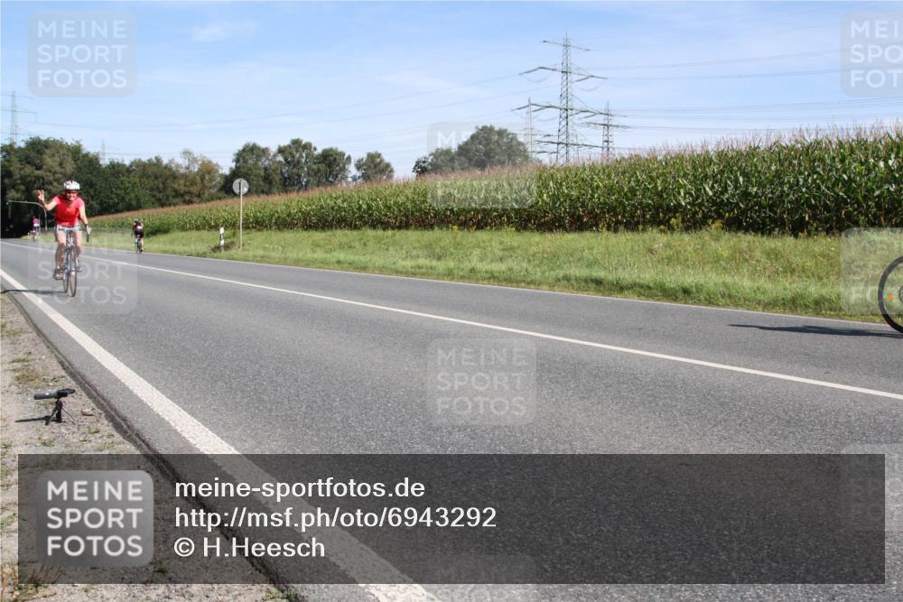 01.09.2024 - 17. Tribühne Triathlon H.Heesch http://msf.ph/oto/6943292 01.09.2024 11:30:03 Radfahren 358, 398, 441 meine-sportfotos.de