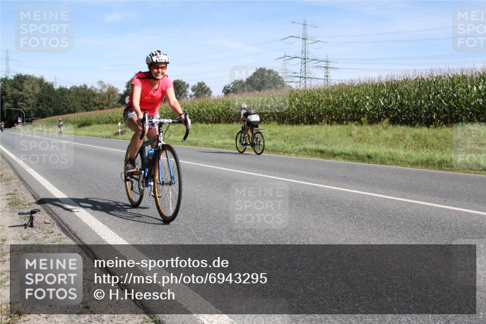 01.09.2024 - 17. Tribühne Triathlon H.Heesch http://msf.ph/oto/6943295 01.09.2024 11:30:04 Radfahren 357, 358, 398, 441, 461 meine-sportfotos.de