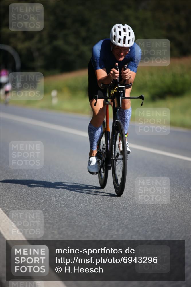01.09.2024 - 17. Tribühne Triathlon H.Heesch http://msf.ph/oto/6943296 01.09.2024 11:30:50 Radfahren 319, 403, 433, 471, 512, 562 meine-sportfotos.de