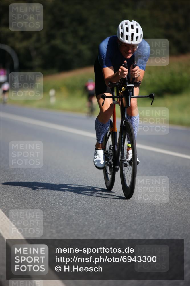 01.09.2024 - 17. Tribühne Triathlon H.Heesch http://msf.ph/oto/6943300 01.09.2024 11:30:50 Radfahren 319, 403, 433, 471, 512, 562 meine-sportfotos.de
