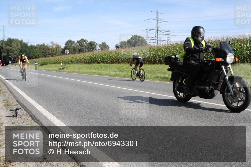 01.09.2024 - 17. Tribühne Triathlon H.Heesch http://msf.ph/oto/6943301 01.09.2024 11:30:08 Radfahren 357, 398, 425, 441, 461, 532 meine-sportfotos.de