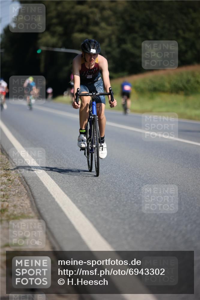 01.09.2024 - 17. Tribühne Triathlon H.Heesch http://msf.ph/oto/6943302 01.09.2024 11:30:56 Radfahren 319, 432, 562 meine-sportfotos.de
