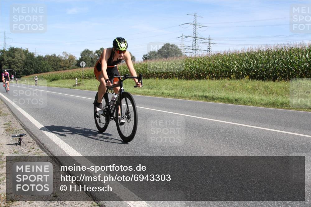 01.09.2024 - 17. Tribühne Triathlon H.Heesch http://msf.ph/oto/6943303 01.09.2024 11:30:09 Radfahren 357, 398, 425, 441, 461, 532 meine-sportfotos.de