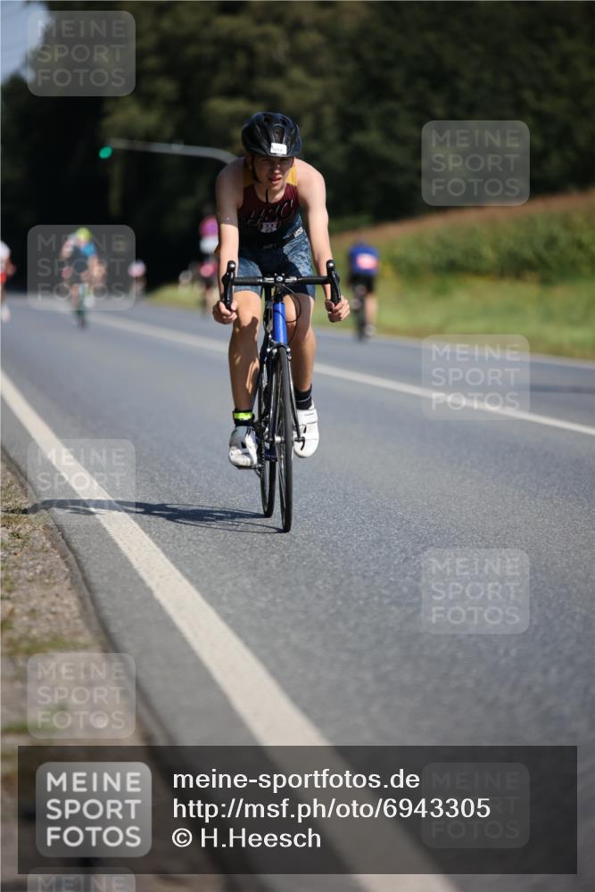 01.09.2024 - 17. Tribühne Triathlon H.Heesch http://msf.ph/oto/6943305 01.09.2024 11:30:56 Radfahren 319, 432, 562 meine-sportfotos.de
