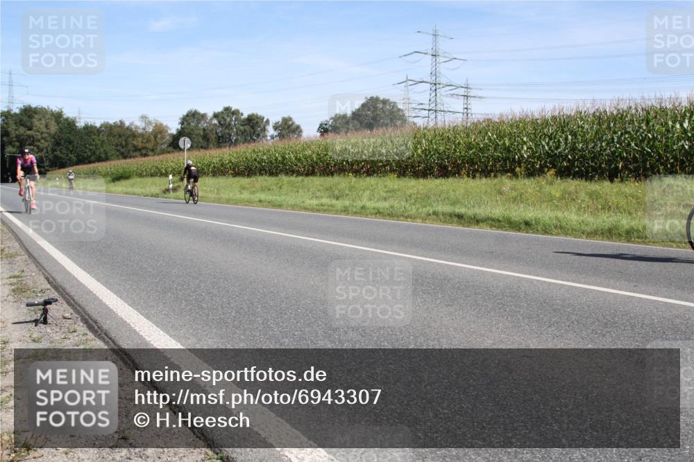 01.09.2024 - 17. Tribühne Triathlon H.Heesch http://msf.ph/oto/6943307 01.09.2024 11:30:10 Radfahren 357, 425, 441, 461, 532 meine-sportfotos.de