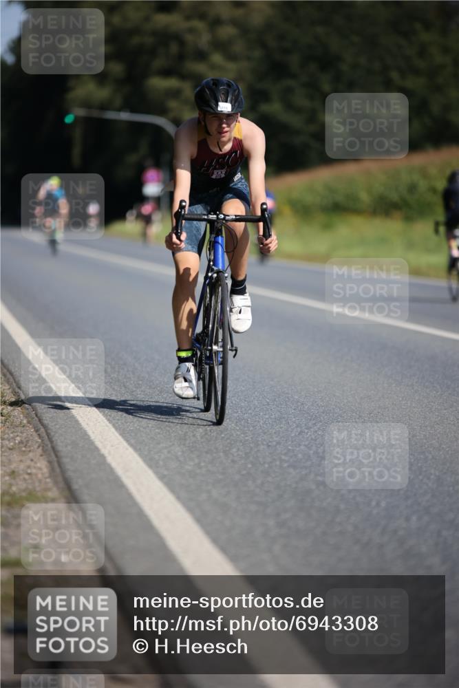 01.09.2024 - 17. Tribühne Triathlon H.Heesch http://msf.ph/oto/6943308 01.09.2024 11:30:57 Radfahren 319, 432, 562 meine-sportfotos.de