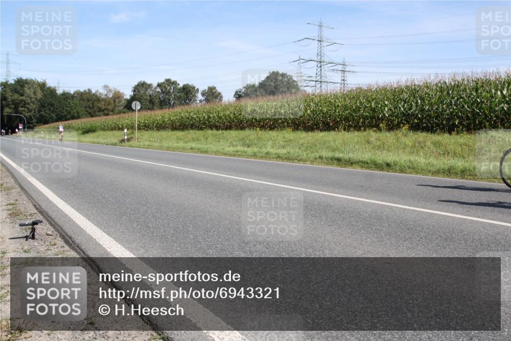 01.09.2024 - 17. Tribühne Triathlon H.Heesch http://msf.ph/oto/6943321 01.09.2024 11:30:27 Radfahren 312, 332, 342, 518, 537 meine-sportfotos.de