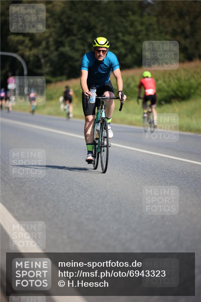 01.09.2024 - 17. Tribühne Triathlon H.Heesch http://msf.ph/oto/6943323 01.09.2024 11:31:03 Radfahren 333, 374, 432, 523 meine-sportfotos.de
