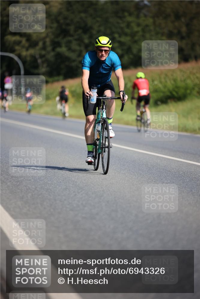 01.09.2024 - 17. Tribühne Triathlon H.Heesch http://msf.ph/oto/6943326 01.09.2024 11:31:03 Radfahren 333, 374, 432, 523 meine-sportfotos.de