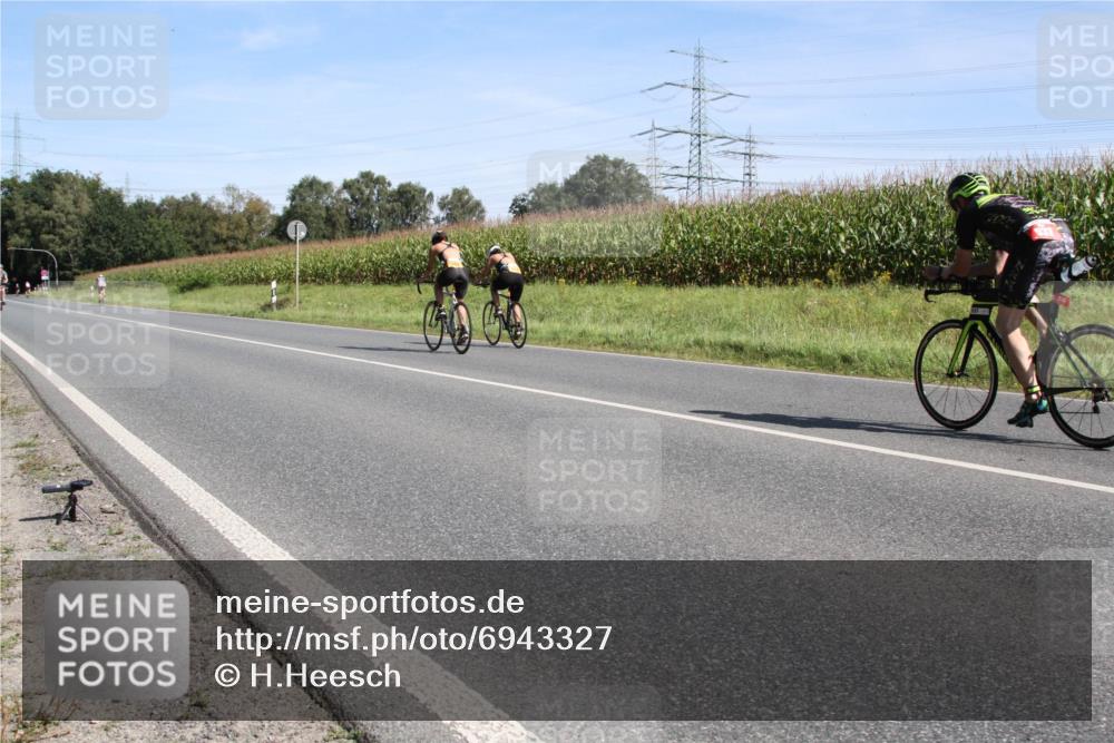 01.09.2024 - 17. Tribühne Triathlon H.Heesch http://msf.ph/oto/6943327 01.09.2024 11:30:29 Radfahren 332, 342, 518, 519, 537 meine-sportfotos.de