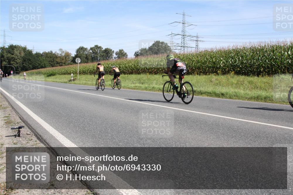 01.09.2024 - 17. Tribühne Triathlon H.Heesch http://msf.ph/oto/6943330 01.09.2024 11:30:29 Radfahren 332, 342, 518, 519, 537 meine-sportfotos.de