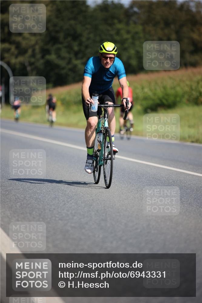 01.09.2024 - 17. Tribühne Triathlon H.Heesch http://msf.ph/oto/6943331 01.09.2024 11:31:03 Radfahren 333, 374, 432, 523 meine-sportfotos.de