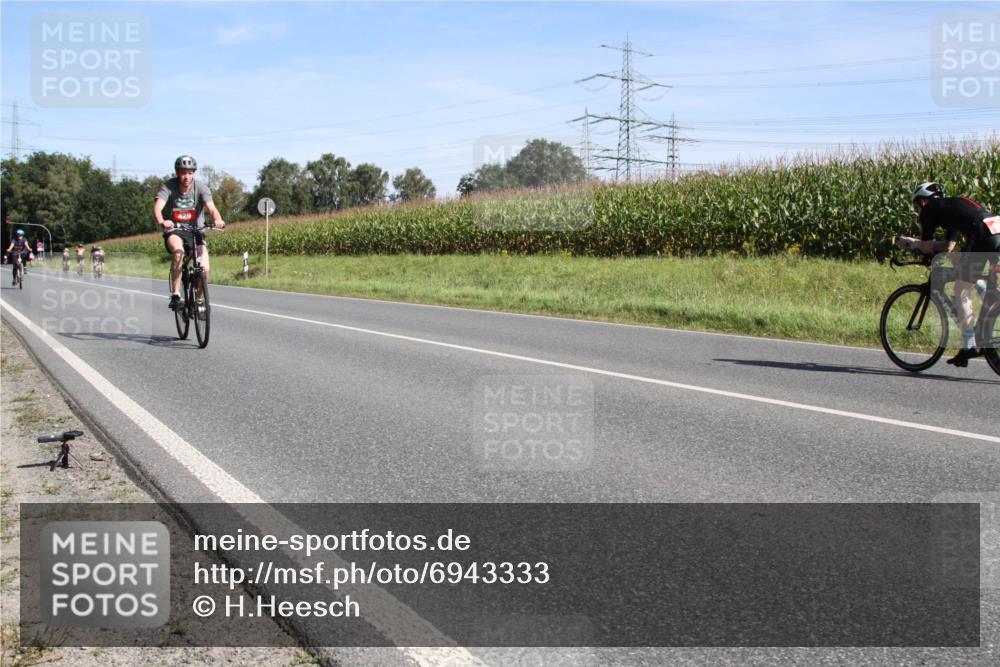01.09.2024 - 17. Tribühne Triathlon H.Heesch http://msf.ph/oto/6943333 01.09.2024 11:30:35 Radfahren 360, 429, 516, 519 meine-sportfotos.de