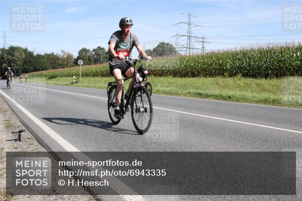 01.09.2024 - 17. Tribühne Triathlon H.Heesch http://msf.ph/oto/6943335 01.09.2024 11:30:36 Radfahren 360, 405, 429, 516, 519 meine-sportfotos.de