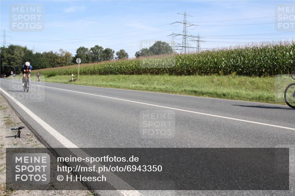 01.09.2024 - 17. Tribühne Triathlon H.Heesch http://msf.ph/oto/6943350 01.09.2024 11:30:49 Radfahren 403, 433, 471, 512, 531 meine-sportfotos.de
