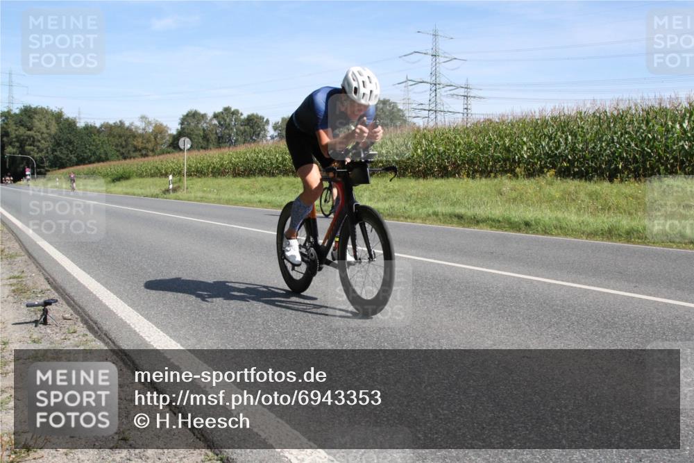 01.09.2024 - 17. Tribühne Triathlon H.Heesch http://msf.ph/oto/6943353 01.09.2024 11:30:50 Radfahren 403, 433, 471, 512, 531 meine-sportfotos.de