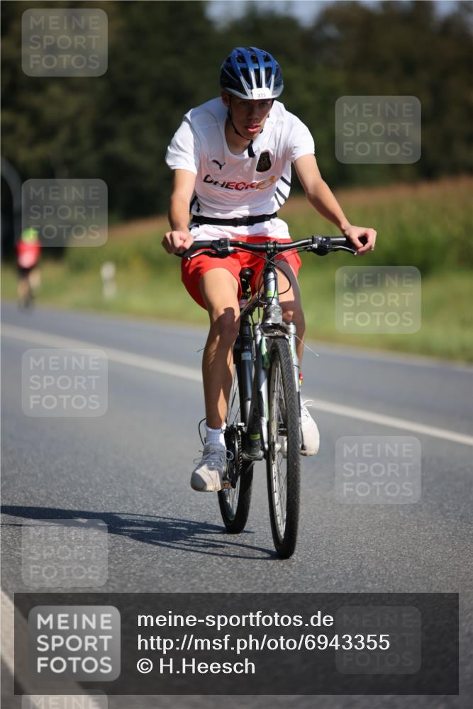 01.09.2024 - 17. Tribühne Triathlon H.Heesch http://msf.ph/oto/6943355 01.09.2024 11:31:08 Radfahren 314, 333, 374, 400, 523 meine-sportfotos.de