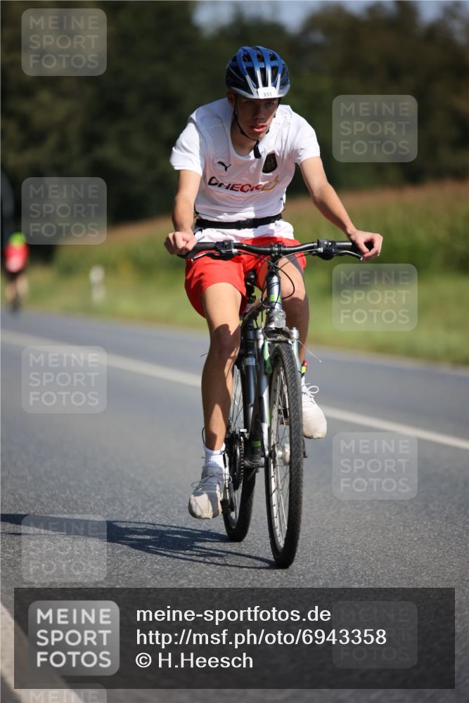 01.09.2024 - 17. Tribühne Triathlon H.Heesch http://msf.ph/oto/6943358 01.09.2024 11:31:08 Radfahren 314, 333, 374, 400, 523 meine-sportfotos.de
