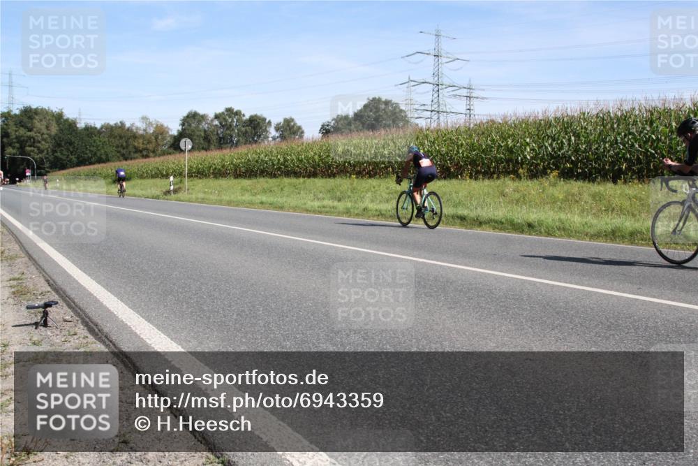 01.09.2024 - 17. Tribühne Triathlon H.Heesch http://msf.ph/oto/6943359 01.09.2024 11:30:53 Radfahren 319, 403, 433, 471, 512, 562 meine-sportfotos.de