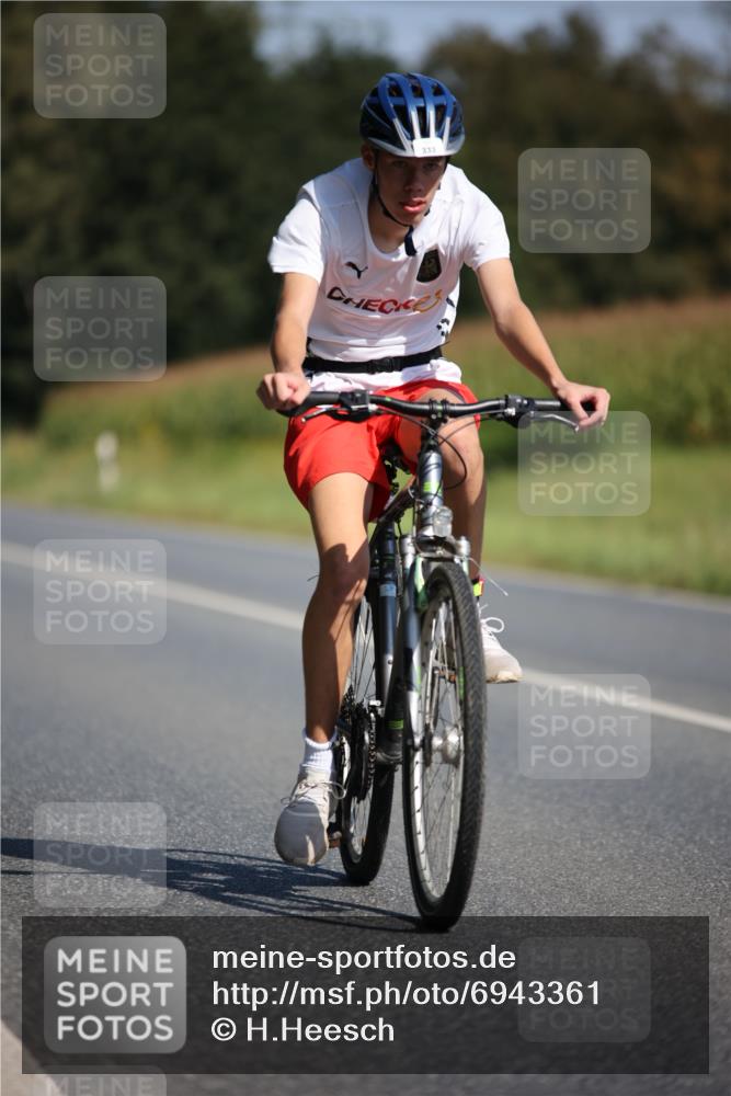 01.09.2024 - 17. Tribühne Triathlon H.Heesch http://msf.ph/oto/6943361 01.09.2024 11:31:08 Radfahren 314, 333, 374, 400, 523 meine-sportfotos.de