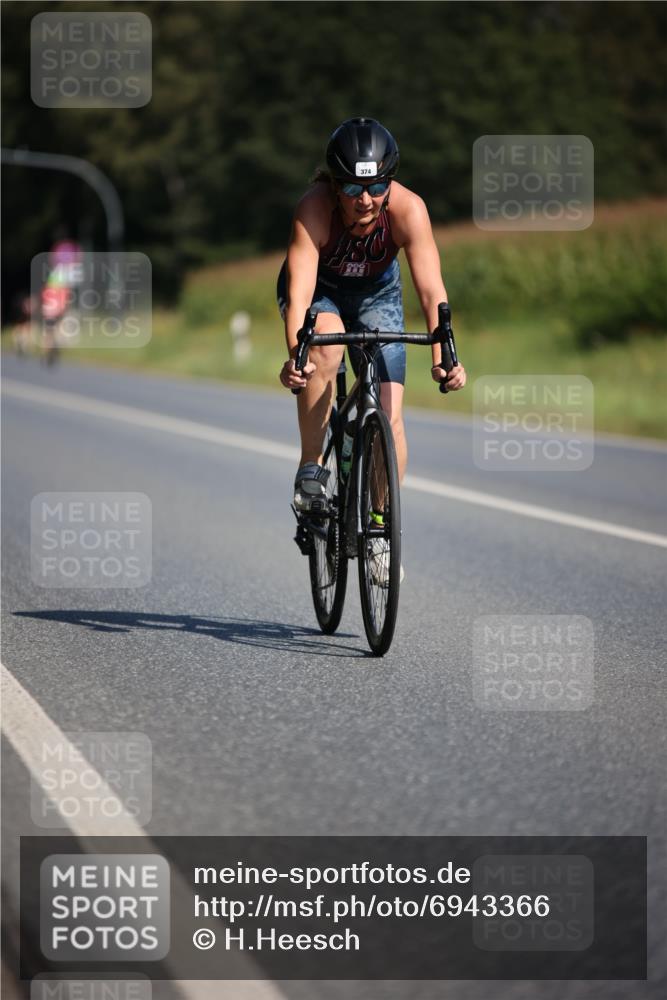 01.09.2024 - 17. Tribühne Triathlon H.Heesch http://msf.ph/oto/6943366 01.09.2024 11:31:10 Radfahren 314, 333, 374, 400, 523 meine-sportfotos.de