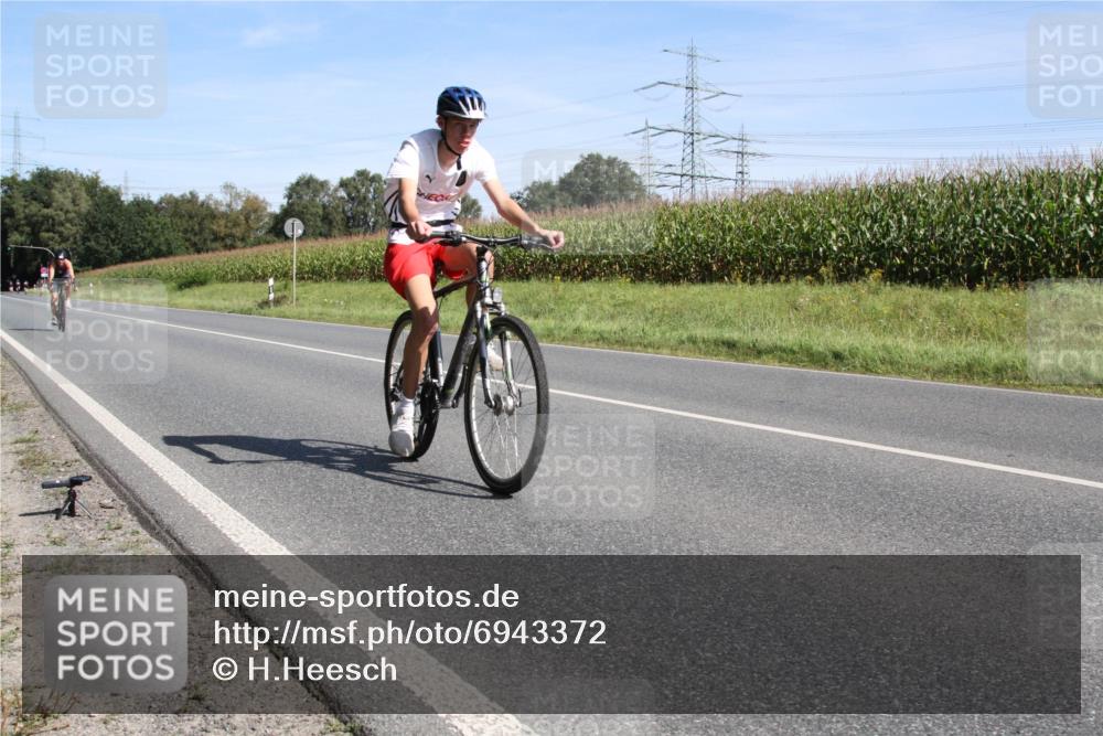 01.09.2024 - 17. Tribühne Triathlon H.Heesch http://msf.ph/oto/6943372 01.09.2024 11:31:08 Radfahren 333, 374, 432, 523 meine-sportfotos.de
